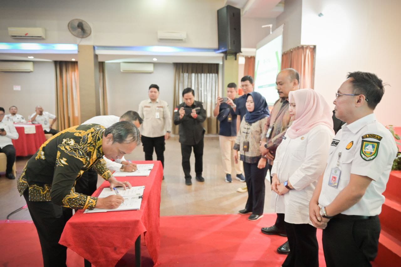 Perpanjangan Jaminan Sosial, Bupati Kasmarni Harap BPJS-Ketenagakerjaan Berikan Layanan Terbaik