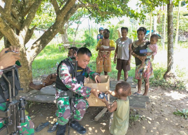 Satgas Yonif 132/BS Melaksanakan Anjangsana Ke Kp.Kalimao.