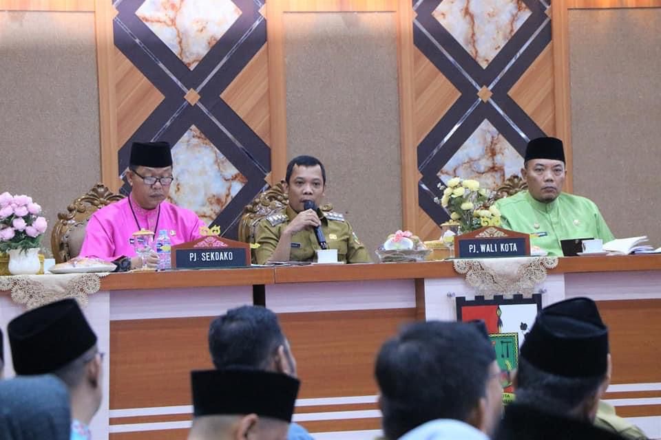 Pj Wali Kota Evaluasi Program Doctor on Call dan Santunan Kematian