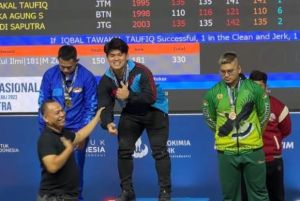 Lifter Riau Adianto Gulo Raih 1 Medali Emas dan 2 Perak di Kejurnas Angkat Besi
