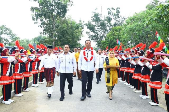 Sekdako Pekanbaru Buka Gebyar Hari Guru Nasional dan HUT ke-78 PGRI di Tenayan Raya