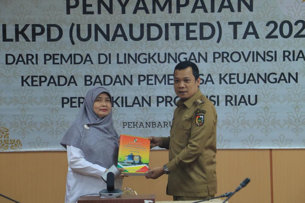 Pemko Pekanbaru Serahkan Laporan Keuangan TA 2022 ke BPK RI