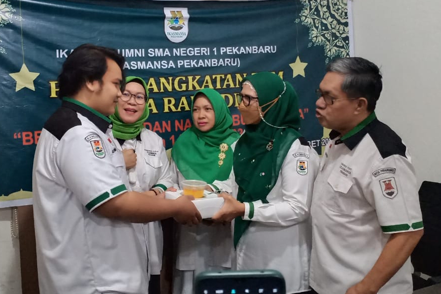 Ikasmansa Pekanbaru juga Berbagi Takjil