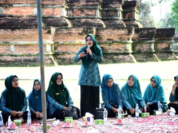 Ketua TP PKK Kec. XIII Koto Kampar bersama TP PKK Desa/Kelurahan Gelar Rapat Program Kerja PKK