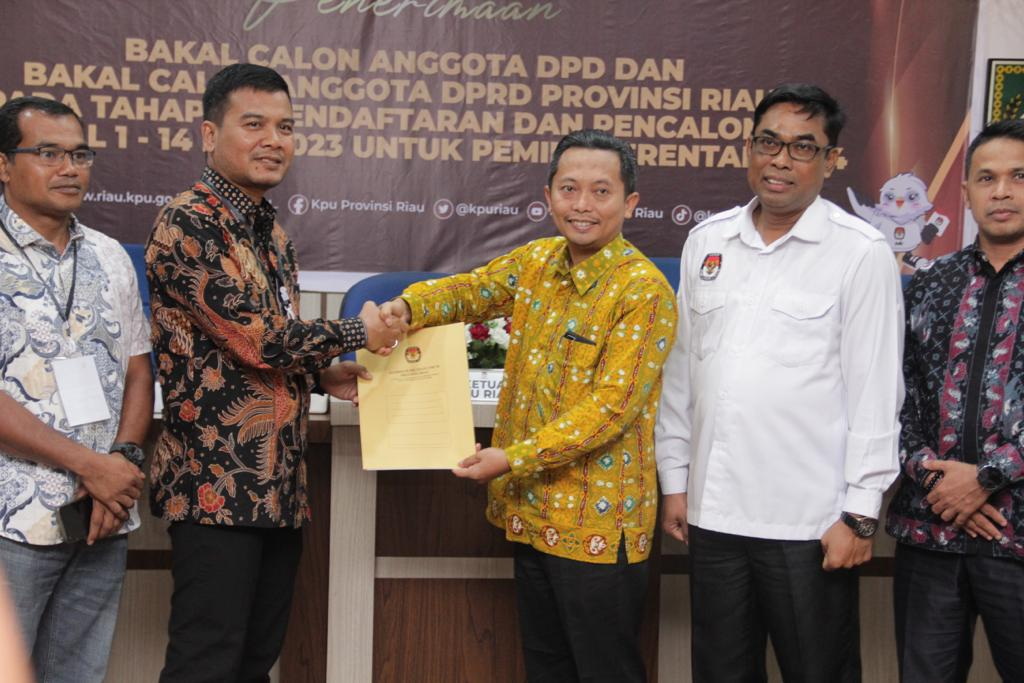Dukungan Kalangan Milenial dan Pelaku UMKM Arif Eka Saputra Resmi Daftar DPD RI