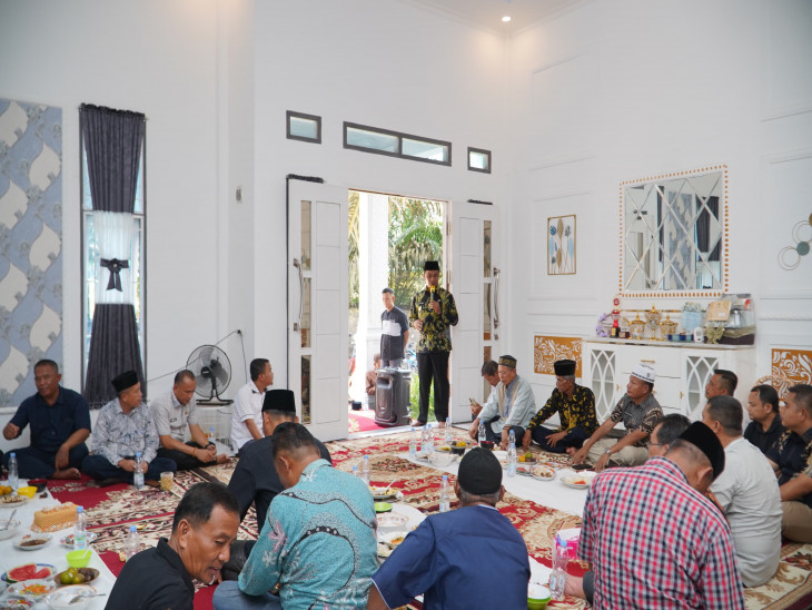 Bupati Kampar Hadiri Halal Bihalal di Kediaman Tokoh Masyarakat Ninik Mamak Kecamatan Tambang