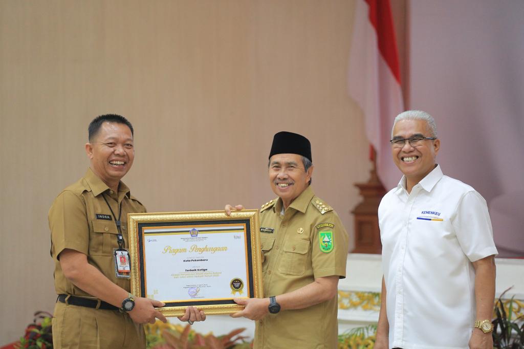 Pemko Pekanbaru Terbaik Ketiga Kategori Penyaluran KUR Pada Treasury Award 2023