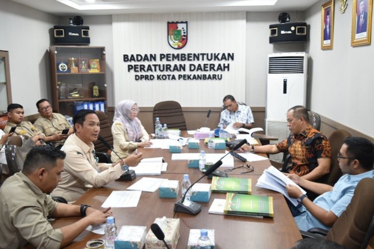 Bapemperda DPRD Kota Pekanbaru Bahas Ranperda Penyatuan Pajak dan Retribusi