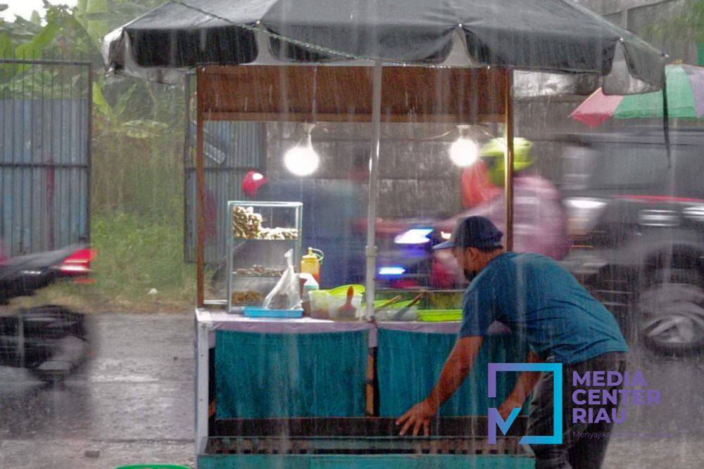 Update Cuaca Riau: Dari Pagi Hingga Malam, Hujan Masih Berpeluang Terjadi