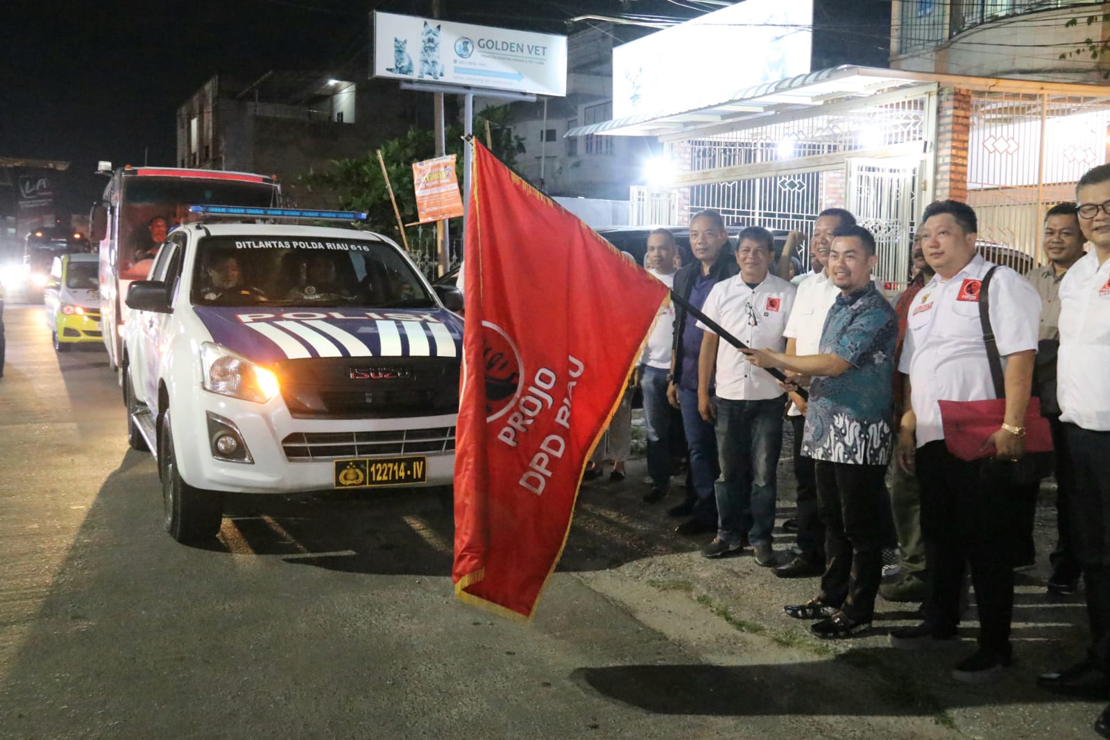 Pj Wali Kota Lepas Relawan Projo Salurkan Bantuan ke Sumbar