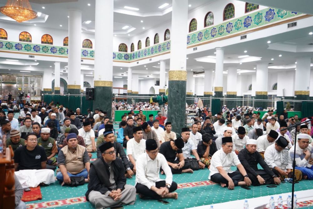 Ratusan Jemaah Padati Masjid Raya Annur pada Malam Pertama Ramadan