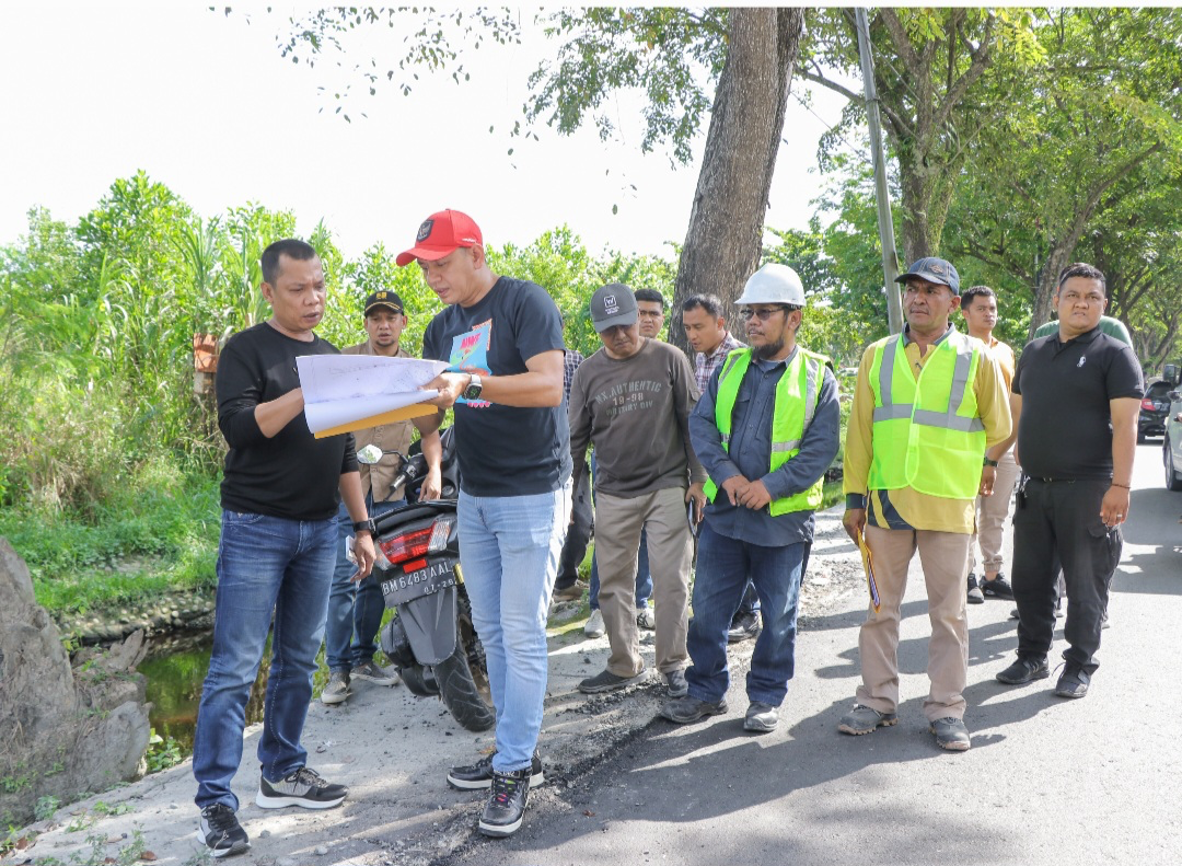 Pj Wali Kota Pekanbaru Tinjau Overlay Jalan Parit Indah