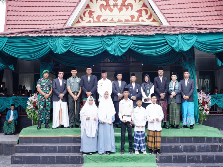 Upacara Peringatan Hari Santri Nasional Tingkat Kabupaten Kampar Tahun 2025 Dihadiri Bupati/ Wakil Bupati dan Ketua DPRD Kampar serta Forkopimda