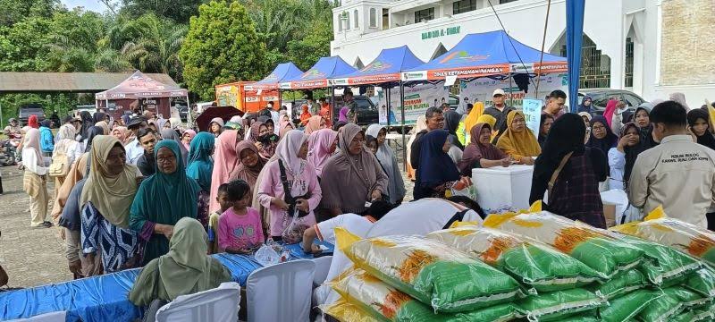 DKP Pekanbaru Gelar Pasar Murah di Halaman Masjid Al-Muhajirin Rumbai