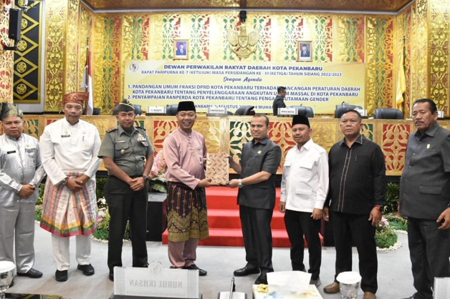 Rapat Paripurna DPRD Pekanbaru Terkait Ranperda Pengerustamaan Gender